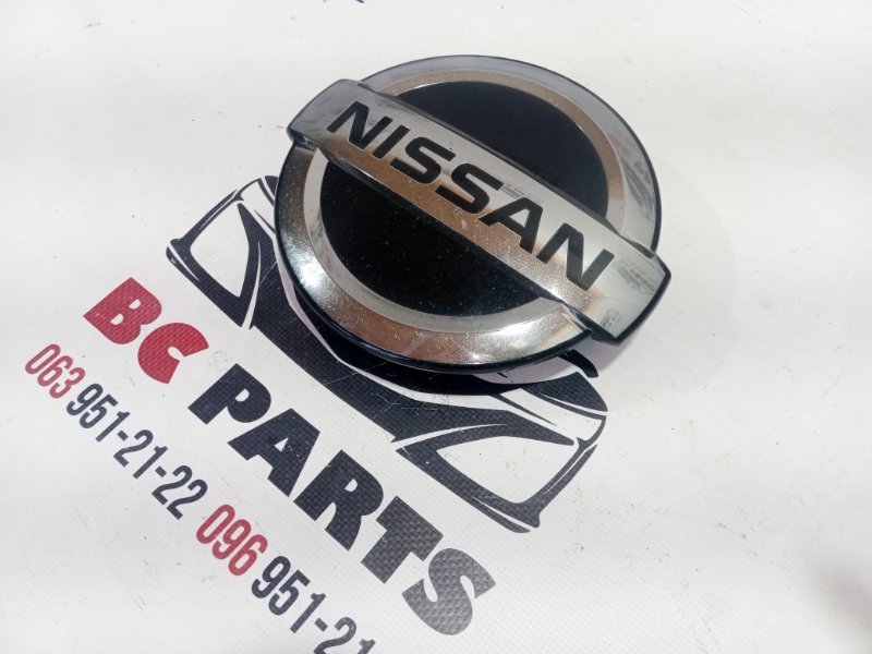 Эмблема передняя Nissan Rogue T33 2.5