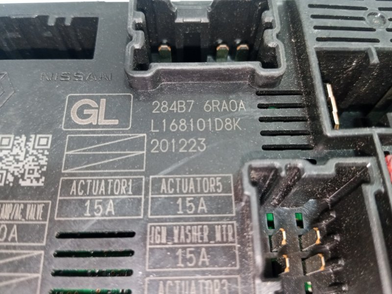 Блок предохранителей под капот Rogue 2021 T33 2.5