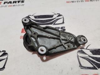 Кронштейн ролика FX35 2008-2013 S51 3.5 Кронштейн ролика FX35 2008-2013 S51 3.5