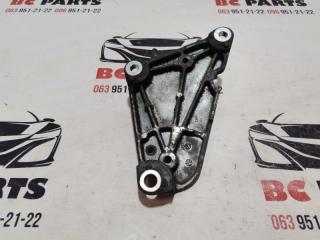 Кронштейн ролика FX35 2008-2013 S51 3.5 Кронштейн ролика FX35 2008-2013 S51 3.5