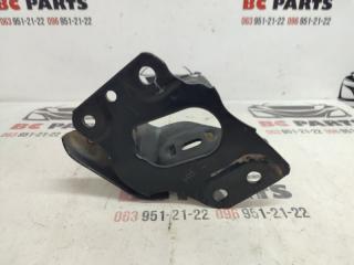 Кронштейн задний правый Nissan Rogue Sport J11 MR 20 Кронштейн задний правый Nissan Rogue Sport J11 MR 20
