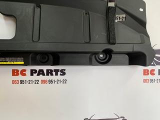 Накладка замка капота передняя Nissan Rogue T33 2.5