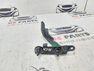 Петля крышки багажника левая Rogue 2018 T32 QR25 2.5 Петля крышки багажника левая Rogue 2018 T32 QR25 2.5