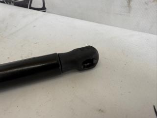 Амортизатор капота Q3 2019-2024 83A