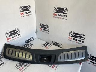 Накладка замка багажника Dodge Durango 2018 Б/У Накладка замка багажника Dodge Durango 2018