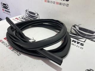 Уплотнитель кузова задний левый Nissan Rogue T32 QR25 2.5