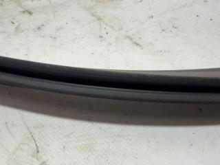 Уплотнительная резинка капота Volkswagen Tiguan 2.0