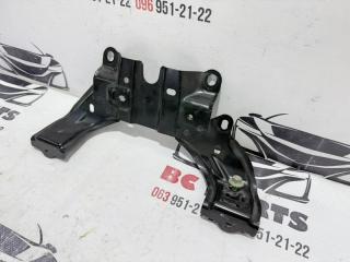 Кронштейн замка капота Mazda 3 2.5