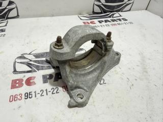 Кронштейн полуоси передний Mazda 3 2.5