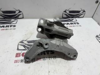 Подушка двигателя правая Kicks 2021 1.6