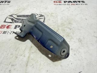 Кронштейн крыла передний правый Nissan Rogue T33 2.5