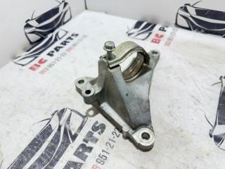 Кронштейн полуоси передний правый Nissan Rogue T33 2.5