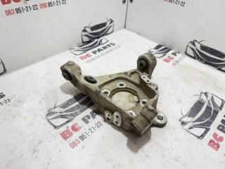 Цапфа задняя левая Nissan Rogue T33 2.5