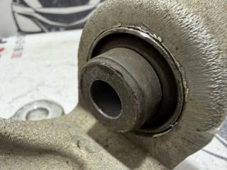 Цапфа задняя правая Rogue 2021 T33 2.5