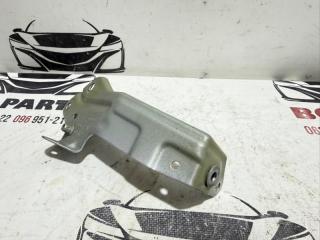 Кронштейн крыла передний правый Nissan Rogue T33 2.5