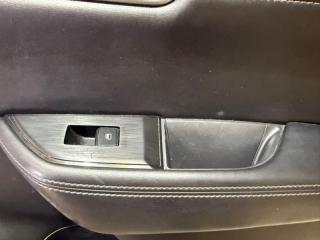 Обшивка боковой двери задняя правая Rogue 2021 T33 2.5