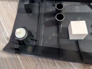 Накладка замка багажника задняя Rogue 2021 T33 2.5