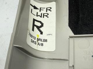 Накладка центральной стойки правая Kicks 2021 1.6