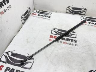 Амортизатор крышки багажника правый Kicks 2021 1.6