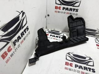 Дефлектор радиатора левый Rogue 2017 T32 QR25 2.5