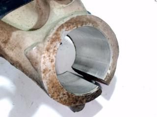 Цапфа передняя левая Rogue 2021 T33 2.5