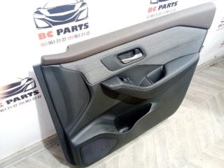 Обшивка боковой двери передняя правая Nissan Rogue T33 2.5
