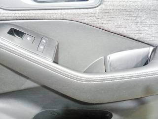 Обшивка боковой двери передняя правая Rogue 2021 T33 2.5