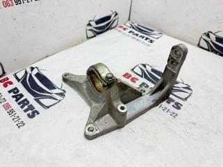 Кронштейн полуоси передний правый Nissan Rogue T33 2.5