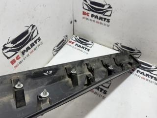 Накладка двери передняя правая Rogue 2021 T33 2.5