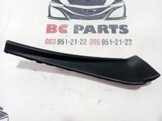 Уголок жабо правый Nissan Rogue 2019