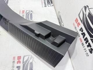 Накладка замка багажника Nissan Rogue T33 2.5