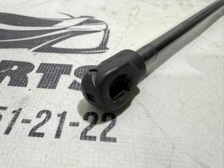 Амортизатор крышки багажника правый Nissan Rogue T33 2.5