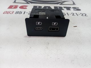USB разъем задний Nissan Rogue 2021